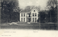 11543 Gezicht op de voorgevel van het landhuis Middenhoek met omringend park (Rijksstraatweg 55) te Loenen. N.B. Het ...